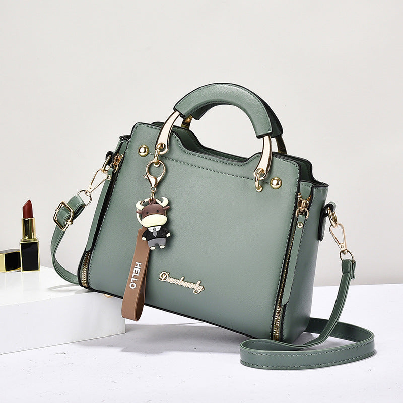Stylish Crossbody Bag With A Chic Sophisticated Vibe
